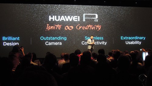 Huawei Consumer Business Group CEO Richard Yu presents some superlatives to ignite (some of) the crowd's passion.