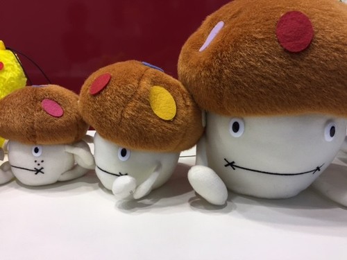 You aren't hallucinating -- those were indeed smiling stuffed mushrooms tucked away in the depths of NTT Docomo's booth because nothing goes together better than cute mushrooms and mobile phones.