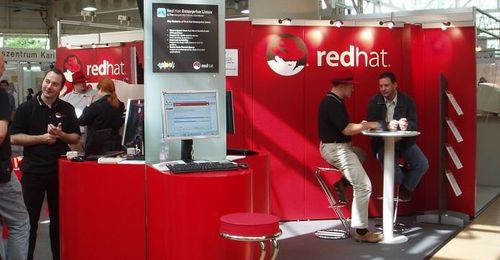 Red Hat, 2004. Photo by Igelball at German Wikipedia GFDL or CC-BY-SA-3.0, via Wikimedia Commons
