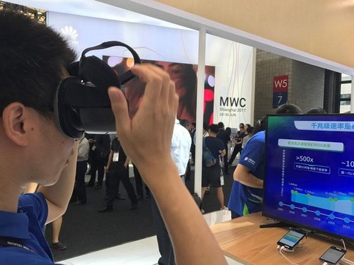 China Mobile booth visitor enjoying 4K 360-degree video in the Samsung Gear VR, streamed over-the-air with Gigabit LTE.