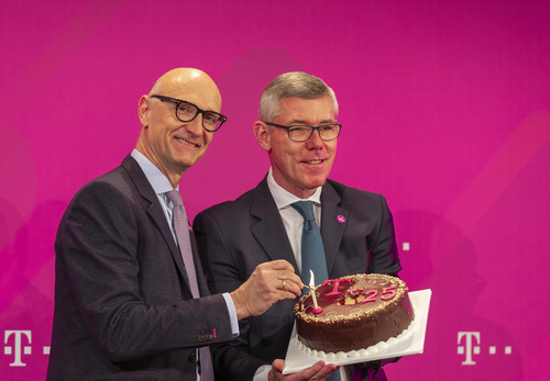 Deutsche Telekom CEO Timotheus Hottges (left) and CFO Christian Illek show off their cake-making skills. 