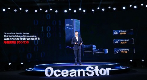 Shang Haifeng, President of Huawei Mass Storage Domain, giving details about the OceanStor Pacific Series.
