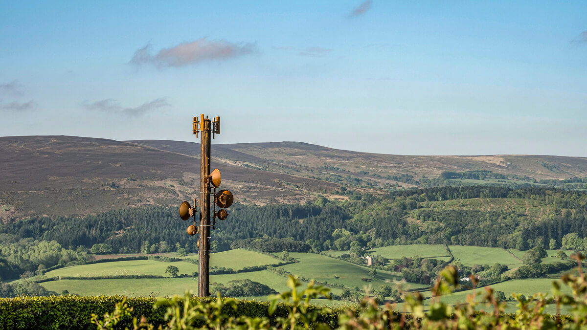 An Airband transmitter covers the Vale of Porlock, in the UK, with fixed wireless services. (Source: Shaun Davey/Alamy Stock Photo)