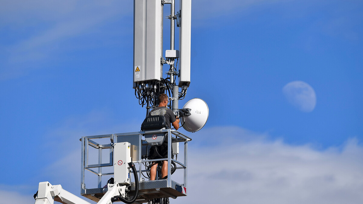 According to the CWA, there have been 33 deaths reported at tower sites in the past 5 years. (Source: dpa picture alliance/Alamy Stock Photo)