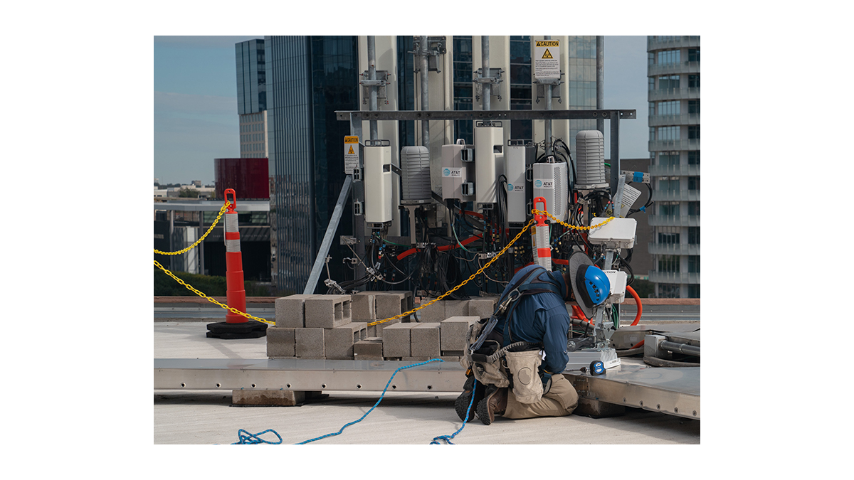 An AT&T technician installs a 5G radio. (Source: AT&T)
