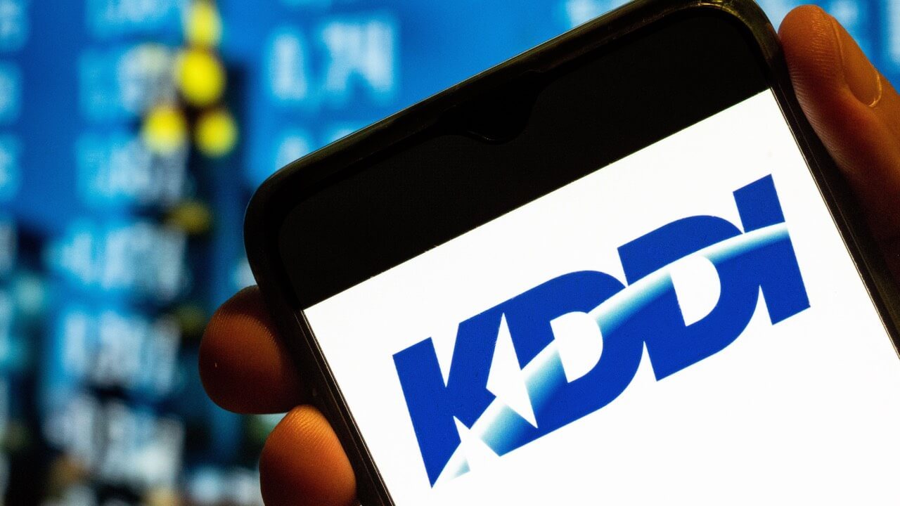 KDDI struggled with high energy prices and a three-day outage last year. (Source: SOPA Images Limited/Alamy Stock Photo)