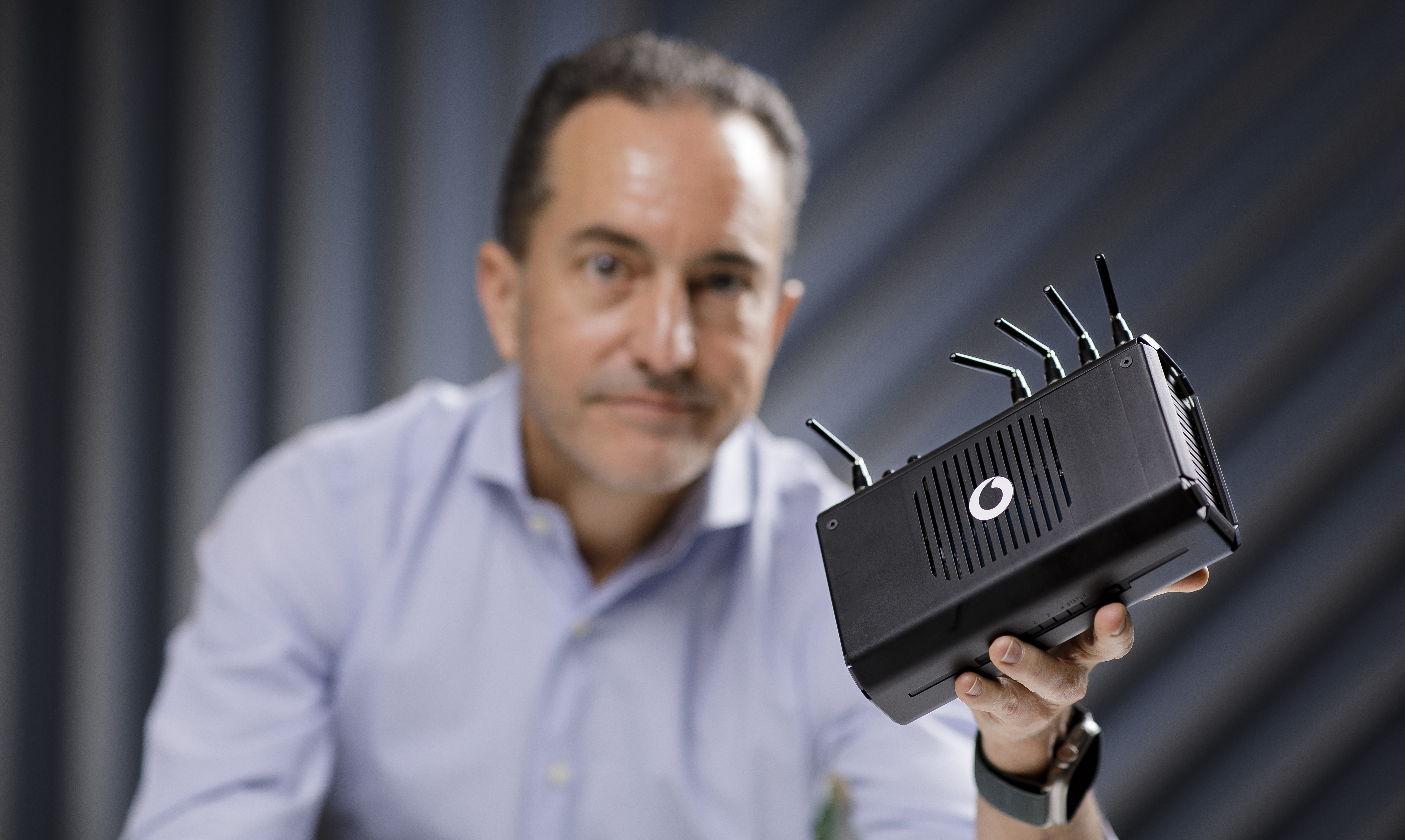 Vodafone's network architecture director Santiago Tenorio holding the prototype device.
(Source: Vodafone)