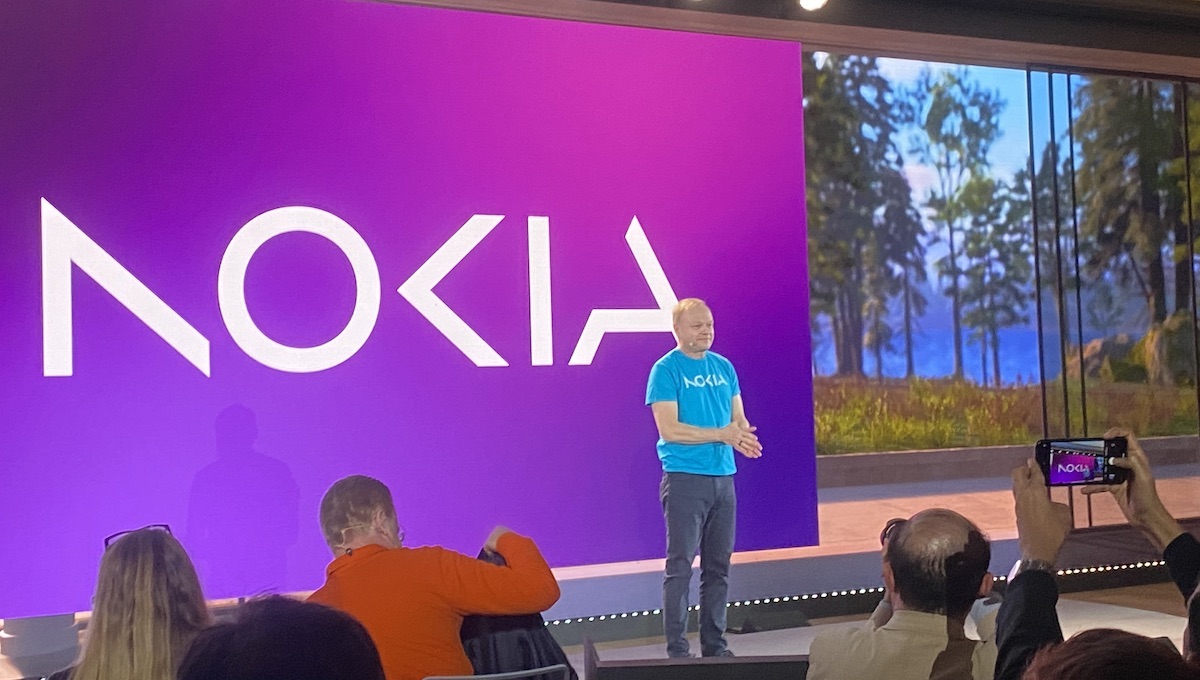 Nokia CEO Pekka Lundmark eschews the normal business attire as he reveals a new logo. (Source: Light Reading)