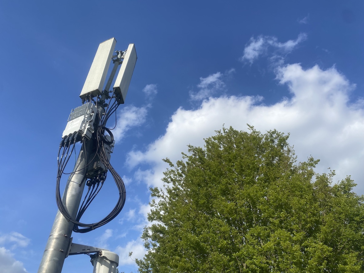Mobile mast at the University of Surrey in Guildford. (Source: Iain Morris/Light Reading)