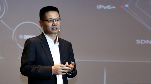 Kevin Hu, president of Huawei Data Communication Product Line, making a keynote at the summit.