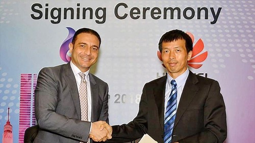 Telecom Egypt's CEO Ahmed El Beheiry (left) and Peng Song, President at Huawei North Africa, seal the financing deal.