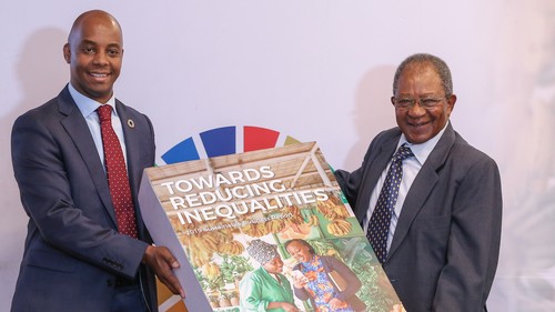  Safaricom chief corporate affairs officer Steve Chege and Safaricom chairman Nicholas Ng'ang'a unveiling the 2019 Sustainable Business Report. 
