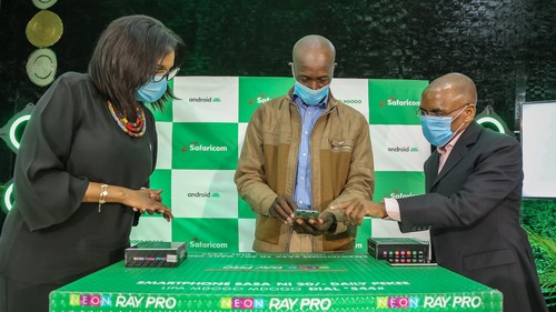 Android platform partnerships director for Africa, Mariam Abdullahi, Safaricom customer Evans Angwenyi and Safaricom CEO Peter Ndegwa test out the Neon Ray Pro 4G-enabled smartphone in Nairobi. 