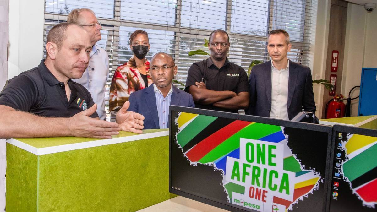 M-Pesa Africa's Operations Program Manager, Jonathan Barnicoat, gives a tour of the SSOC to Safaricom CEO Peter Ndegwa; Vodacom Group CTO Dejan Kastelic; M-Pesa Africa MD Sitoyo Lopokoiyit; Safaricom Chief Financial Director Esther Waititu; and Safaricom CTIO Morten Bangsgaard. (Source: M-Pesa Africa). 