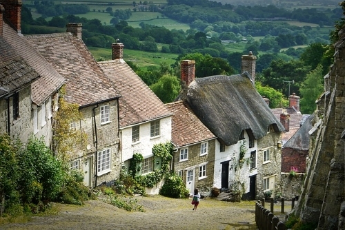 Small towns and, perhaps, villages could see high-speed broadband if TalkTalk's founder realizes his goal and gets  GB pound 1 billion in funding for FibreNation's infrastructure.