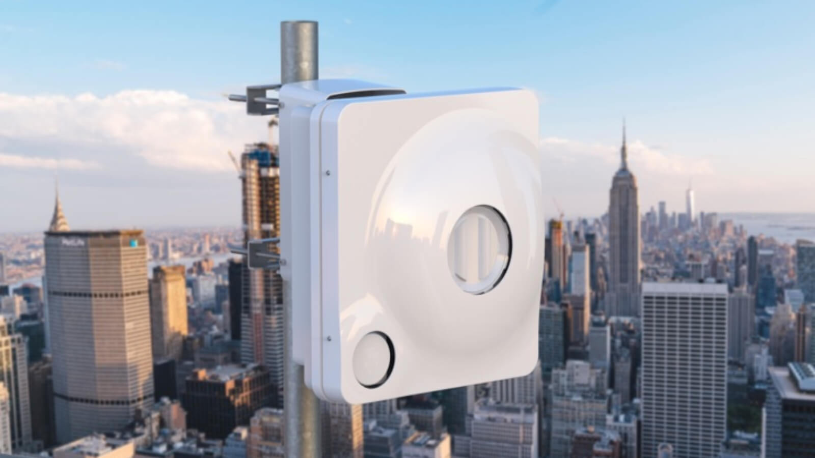 Starry started assembling its Titan antenna (pictured) and Comet and Trident receivers in the US in 2021.  (Source: Starry)